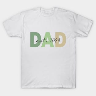 Promoted to dad. Daddy est 2024. T-Shirt